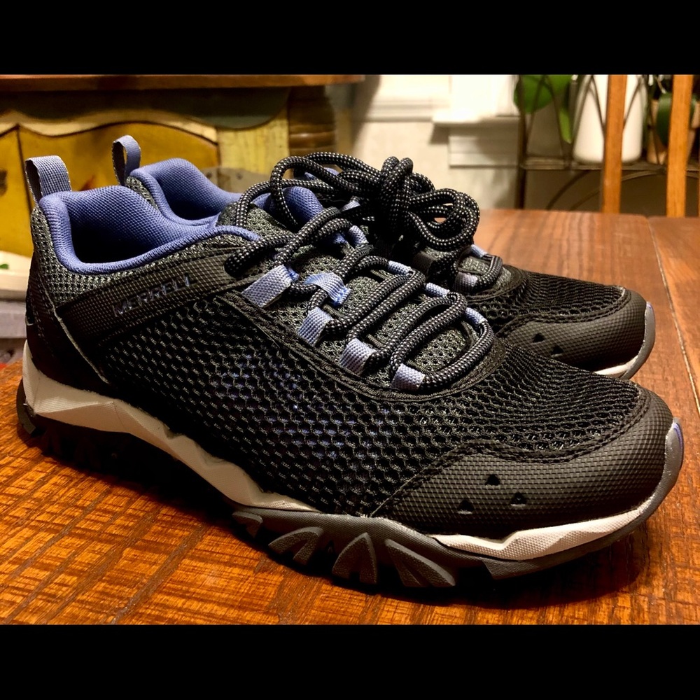 Merrell Riverbed 2 trail shoe, women’s 7, NWOB